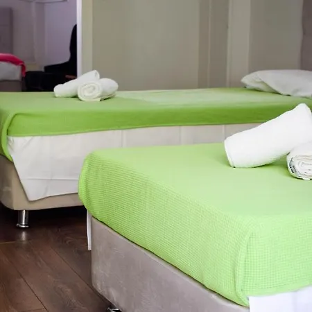 Center 2* קלמאטה